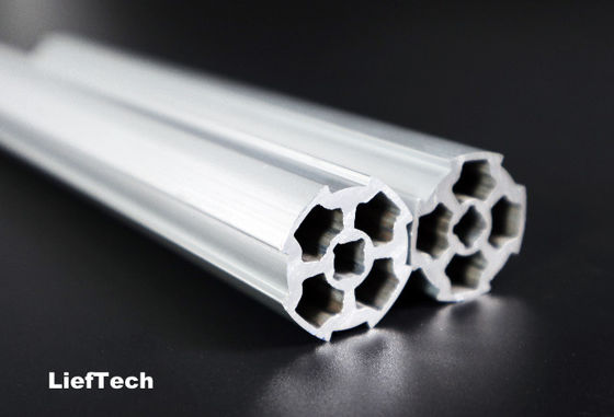 surface oxydée de tuyaux en aluminium renforcé