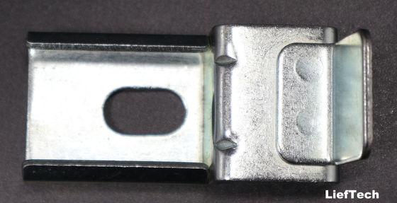 Piste à rouleaux en acier galvanisé à plaque avec accessoire de rack de débit à bord